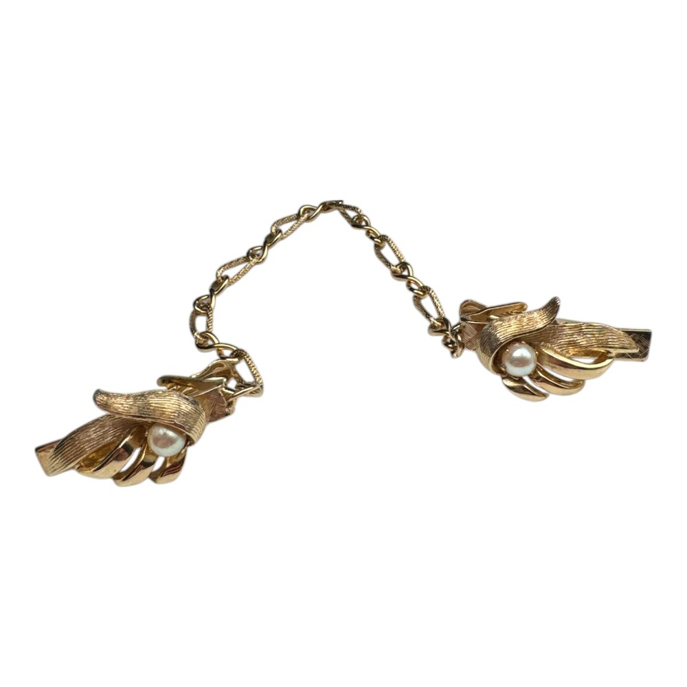 Gold Tone Pearl Swirl 5.5" Chain Sweater Clip Vintage